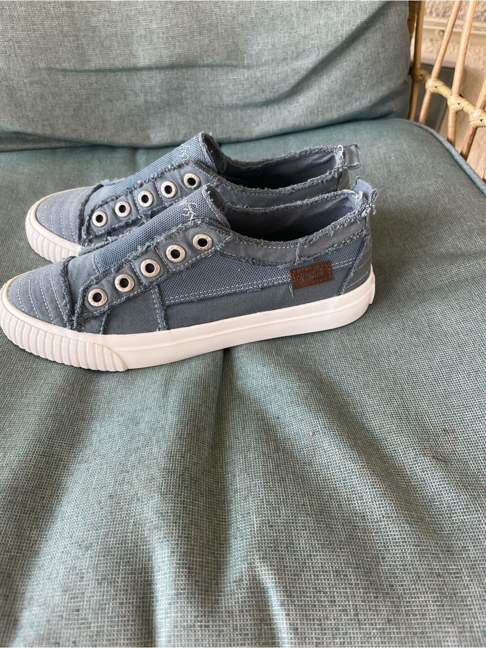 Casual Slip-On Frayed-Edge Sneakers in Light Blue